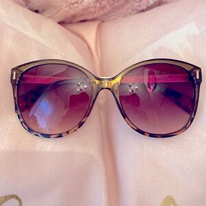 Tortoise Shell Pattern Tahari Sunglasses